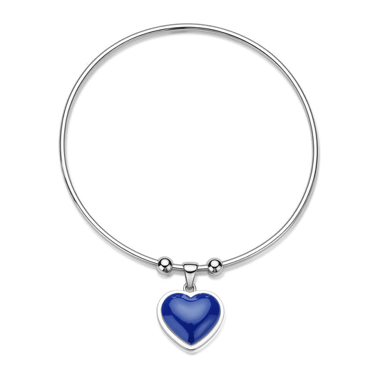 Bracciale rigido S'Agapõ della collezione Madame in acciaio lucido, caratterizzato da una struttura a cerchio sottile con charm centrale a forma di cuore in pietra blu zaffiro.