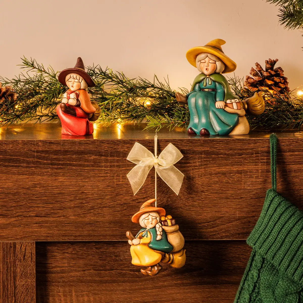 Befana Berta con Sacco dei Regali in Ceramica, Media