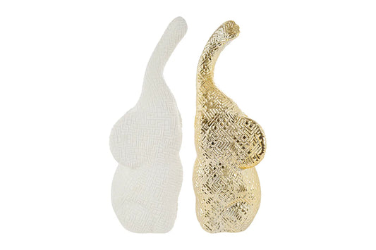 Set di due elefantini decorativi in porcellana bianco e oro firmati Le Stelle, caratterizzati da una finitura lucida impreziosita da una trama geometrica a rilievo con effetto 3D e trombe sollevate che si incrociano. Queste due raffinate statuine di elefanti di design rappresentano un complemento d'arredo moderno e portafortuna, ideale come bomboniera di classe o originale oggetto ornamentale per la casa.