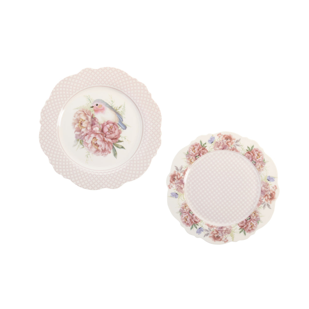 Set due Piatti new bone in porcellana Nuvole di Stoffa con stampa primaverile di grandi fiori rosa e peonie. Bordo rifinito con motivi ornamentali classici e cornice rosa cipria. Per tavole romantiche e shabby chic.