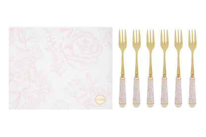 Set di 6 forchettine da dolce con decoro rosa firmato Le Stelle, caratterizzato da rebbi in metallo color oro e raffinati manici in porcellana bianca decorati con delicati motivi floreali rosa. Questo elegante servizio di posate da dessert di design è accompagnato dalla sua scatola regalo quadrata coordinata con la stessa fantasia botanica, perfetto come bomboniera di classe o idea regalo home decor.