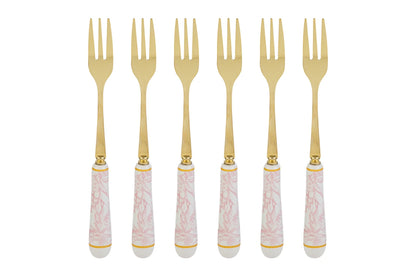 Set di 6 forchettine da dolce con decoro rosa firmato Le Stelle, caratterizzato da rebbi in metallo color oro e raffinati manici in porcellana bianca decorati con delicati motivi floreali rosa. Questo elegante servizio di posate da dessert di design è accompagnato dalla sua scatola regalo quadrata coordinata con la stessa fantasia botanica, perfetto come bomboniera di classe o idea regalo home decor.