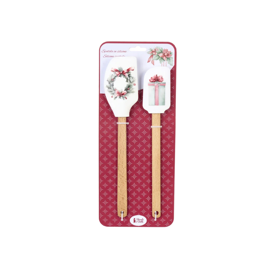 Spatola grande: Caratterizzata da una corona di vischio e bacche con un fiocco scozzese.

Spatola piccola: Decorata con un raffinato pacchetto regalo color acqua marina e fiocco rosa.