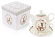 Dolce set Nuvole di Stoffa linea PePen con teiera, tazza e piattino in porcellana. Decorazione pasquale con ghirlanda di coniglietti, uova colorate e fiori di campo. Confezione regalo inclusa, stile shabby chic.