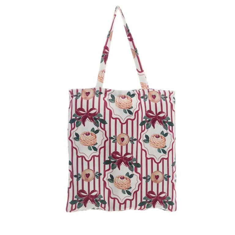 Shopper in tessuto Blanc Mariclo con fantasia a righe verticali rosse e panna. Il decoro presenta piccoli pasticcini natalizi incorniciati, fiocchi rossi e foglie verdi distribuite uniformemente.