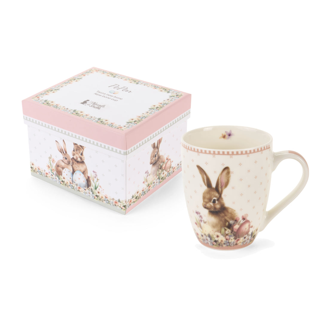 Dolce set Nuvole di Stoffa linea PePen tazza mug alta e box decorata. Decorazione pasquale con ghirlanda di coniglietti, uova colorate e fiori di campo. Confezione regalo inclusa, stile shabby chic.