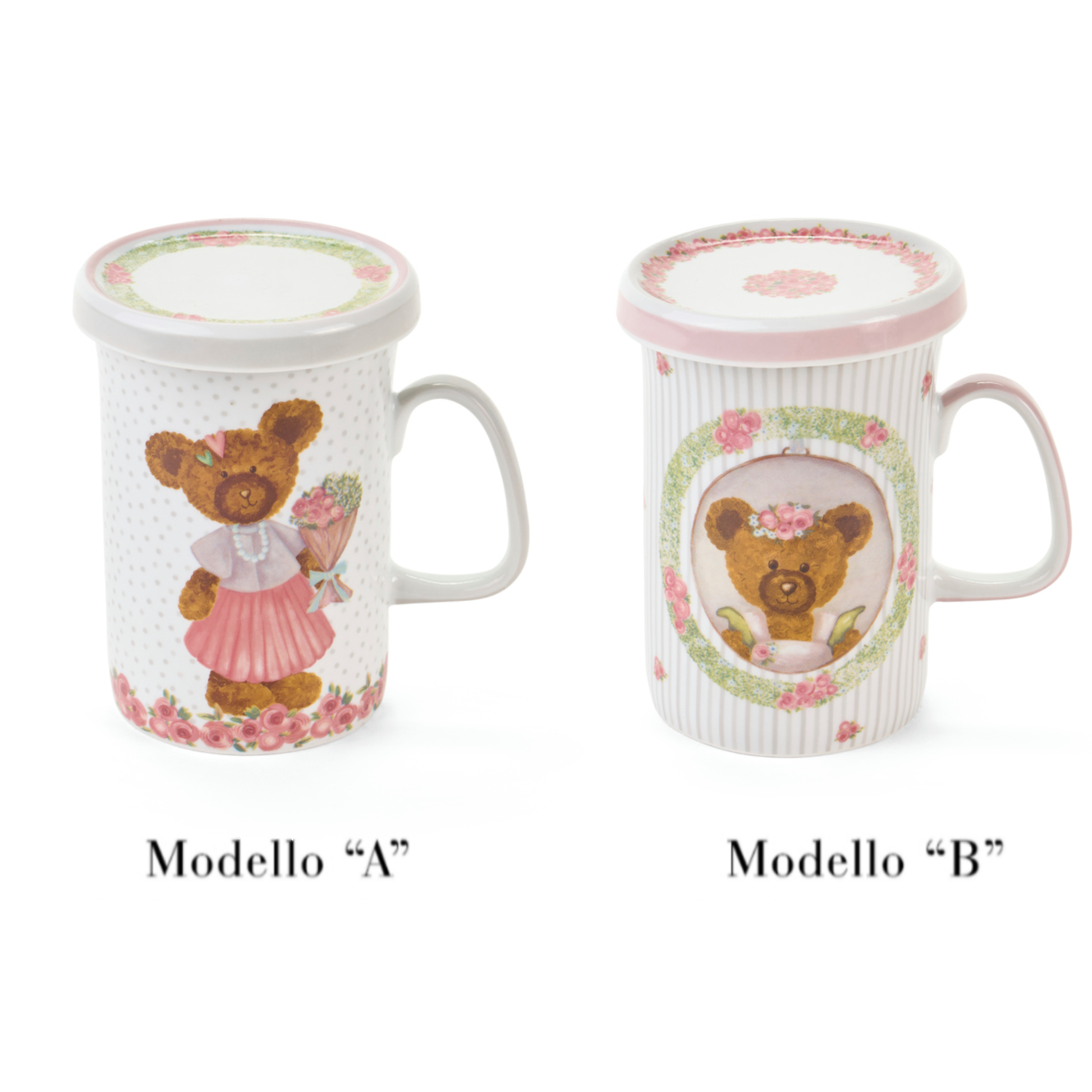 Tazze Nuvole di Stoffa linea Sweet Bear per Pasqua 2026. Medaglione centrale con orsetta e ghirlanda di rose su fondo a pois e bordi a righe sottili. Orsetta con Vestitino e bouquet su sfondo a pois. Decorazione tenera per cameretta o tavola.