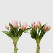Due mazzi di tulipani artificiali in silicone, uno malva e uno rosa cipria, legati con cordoncino di rafia naturale.