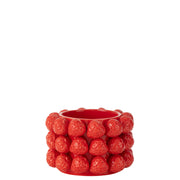 Portavaso in ceramica rossa lucida a forma cilindrica, interamente rivestito da fragole in rilievo disposte su tre file. Complemento d'arredo dal design fantasioso firmato Jolipa, ideale come vaso decorativo o idea regalo originale per la casa.