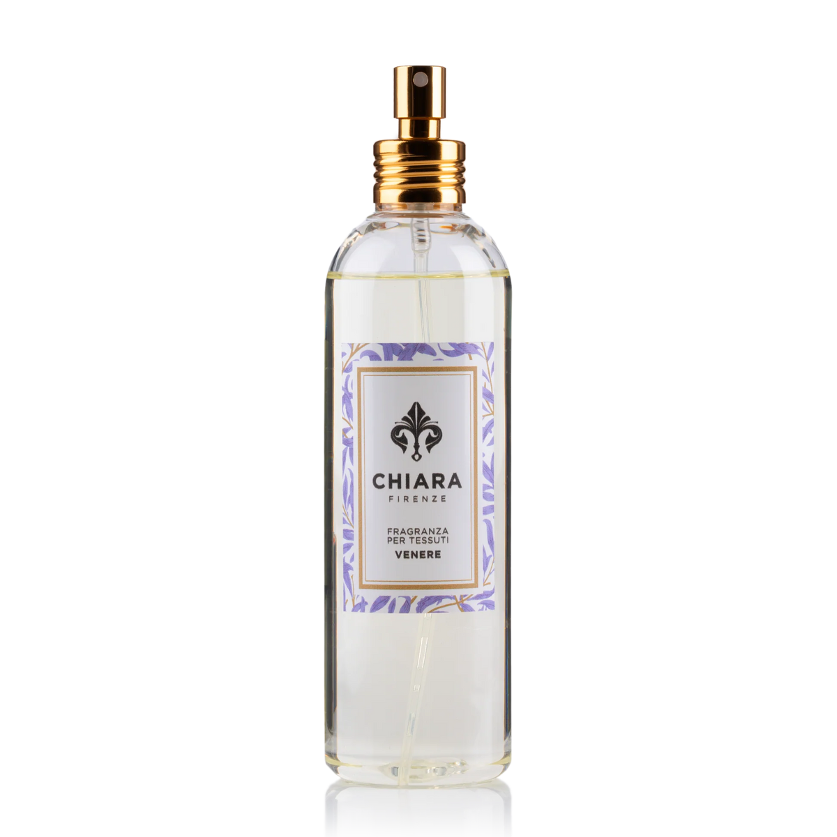 Fragranza spray per tessuti in flacone di vetro trasparente con erogatore dorato, etichetta decorata con motivo botanico a rami e foglie lilla "Venereo" firmata Chiara Firenze. Profumatore per tessuti elegante con logo a giglio, ideale per rinfrescare la casa o come idea regalo raffinata.